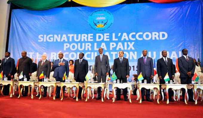 Signature de l'accord de paix d'Alger entre les autorités maliennes et le mouvement Azawadien.
